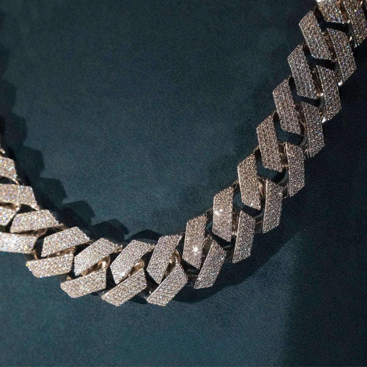 Moissanite Cuban Prong Chain [18mm]