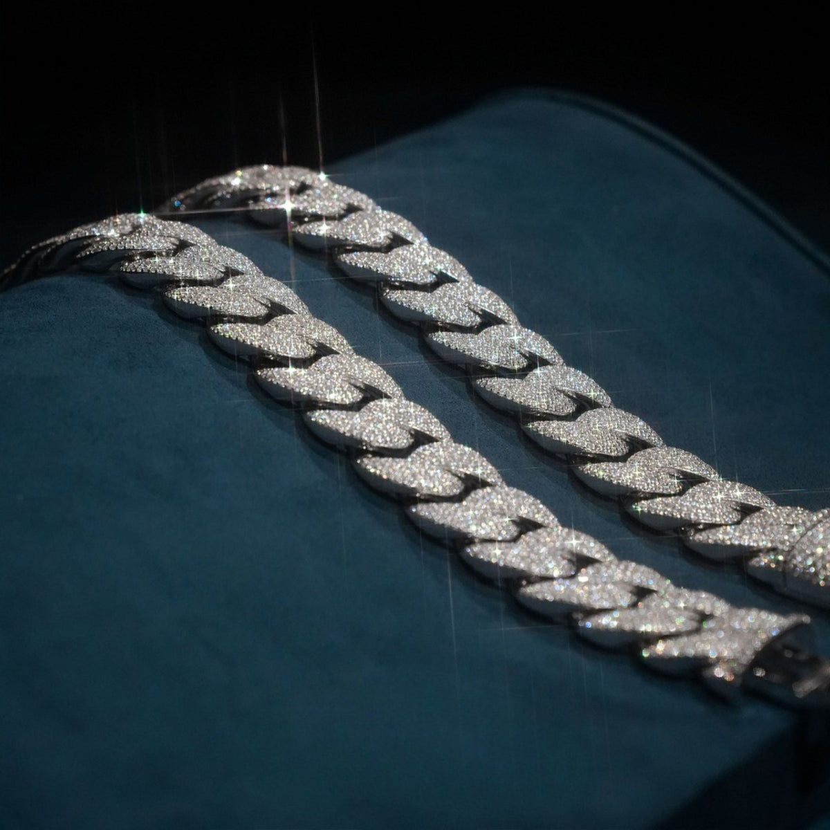 Moissanite Miami Cuban Chain [22mm]