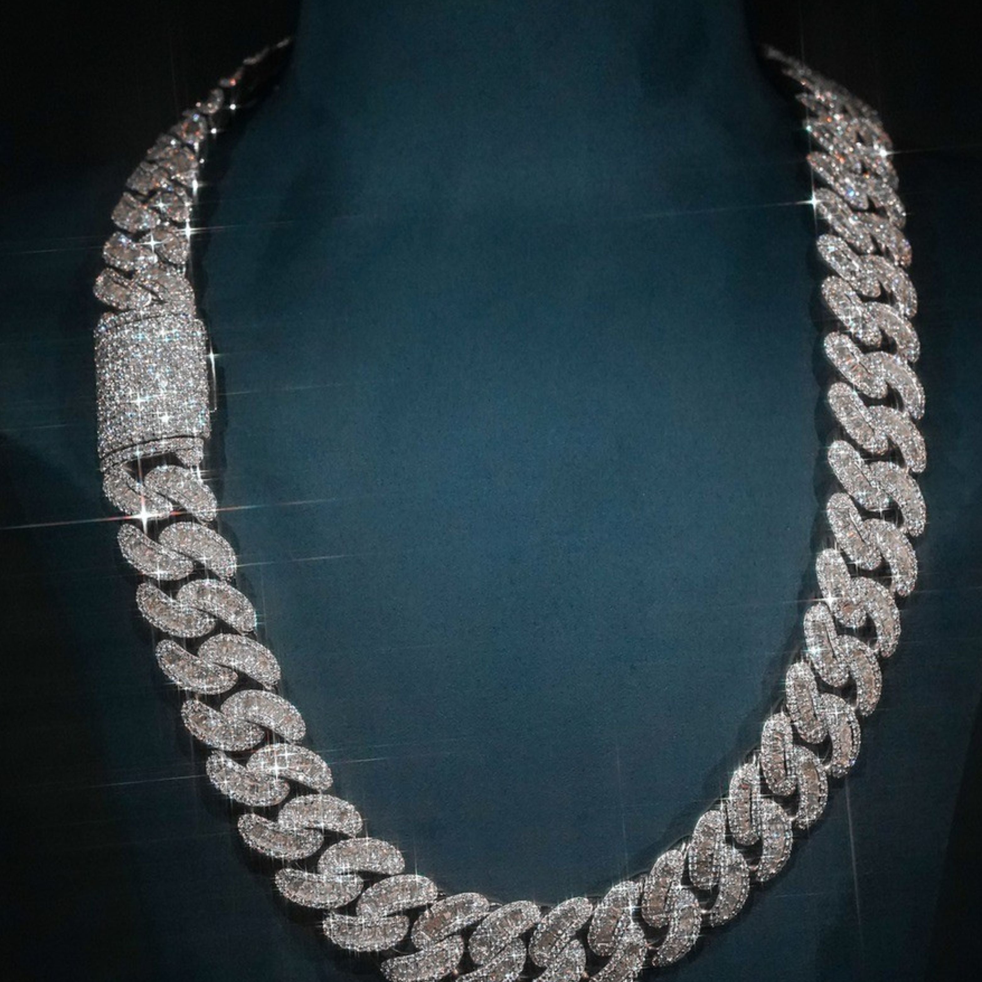 Moissanite Cuban Baguette Chain [18mm]